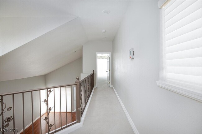 Building Photo - 8949 Diamond Falls Dr