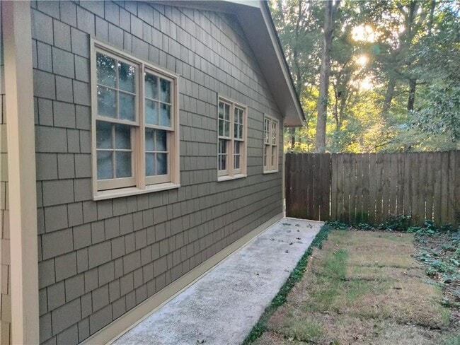 Building Photo - 1009 Verdi Way