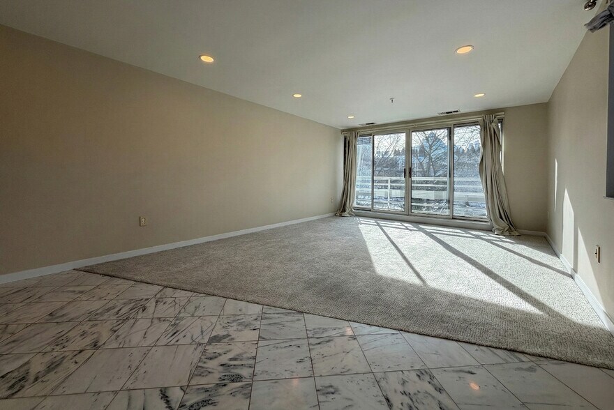 Building Photo - 4 Canal Park