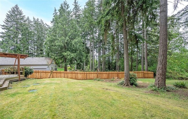 Building Photo - Spacious Rambler Retreat Nestled on an Acr...