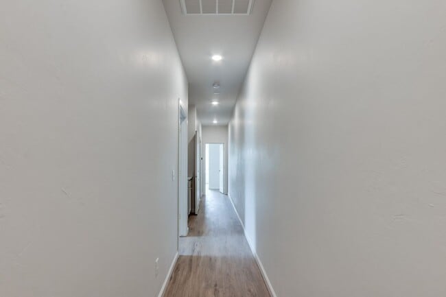 Building Photo - Urban living in Edmond