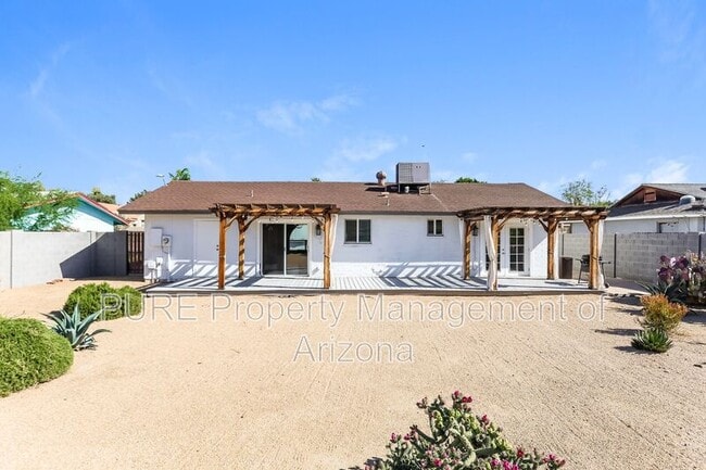 Building Photo - 333 E Cullumber Ave