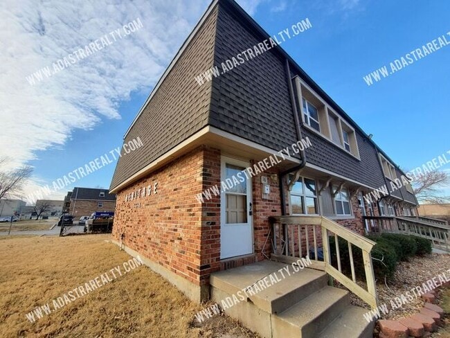 Building Photo - Affordable Olathe Townhome-Showing NOW!!