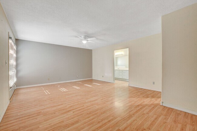 Building Photo - 3 bedroom single story in Desert shores!
