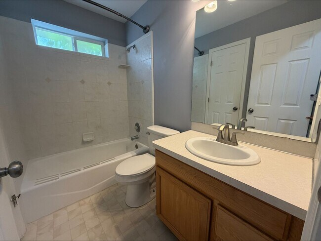Building Photo - 2 Weeks Rent Free | 2 Bed, 1.5 Bath Condo for Rent in Ogden!