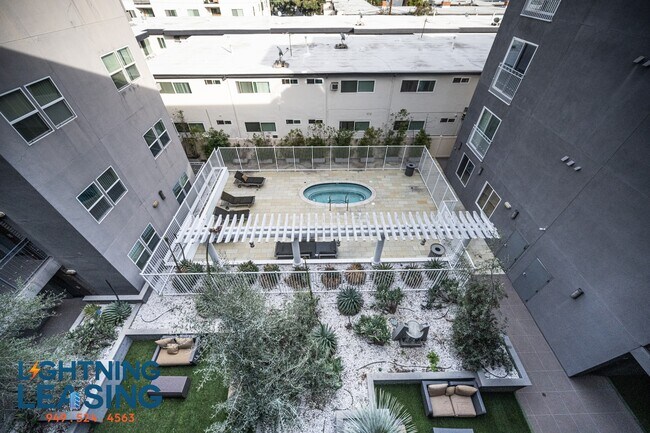 Building Photo - 11922 Kling St