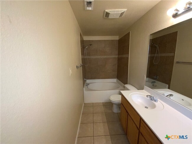 Building Photo - 1001 Leah Dr