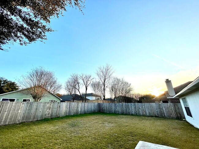 Building Photo - 9503 Dalewood Dr