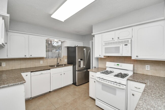 Building Photo - 24118 Spring Gum Dr