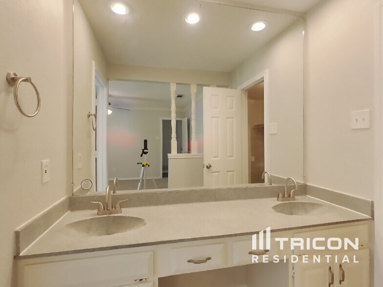 Building Photo - 1130 Wood Heights Dr