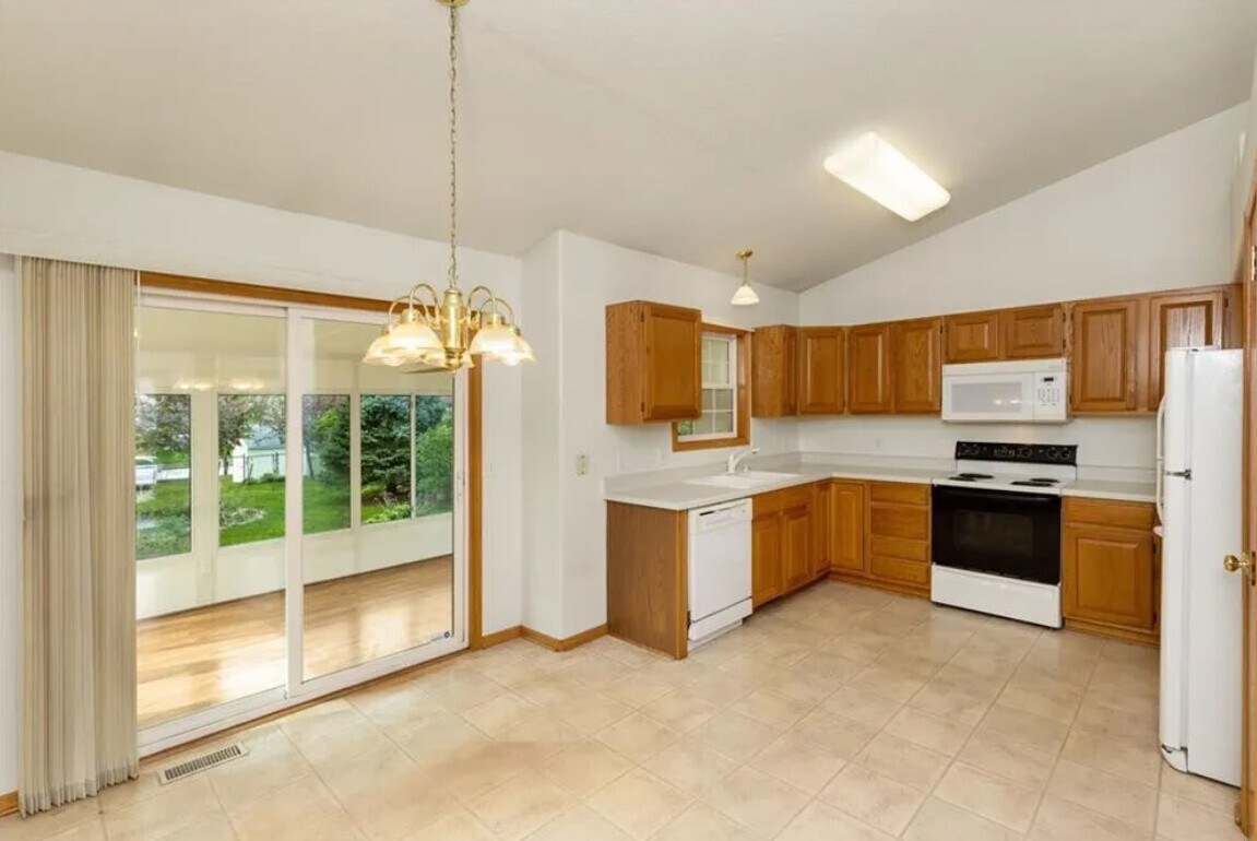 Building Photo - 2412 Emma Ave