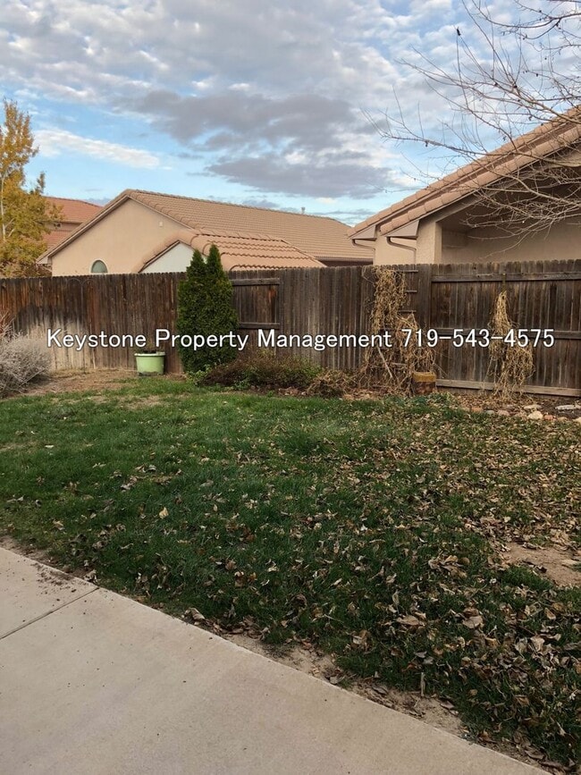 Building Photo - South side Domega Home 3 Bedroom/2 Bath/2 Car Garage $1850/$1850