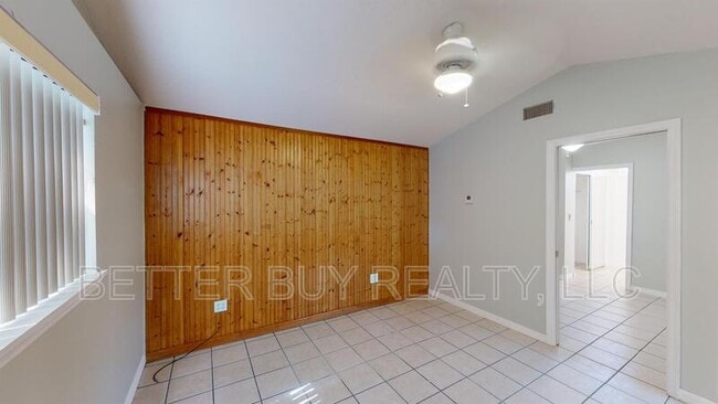 Building Photo - 300 N Church St