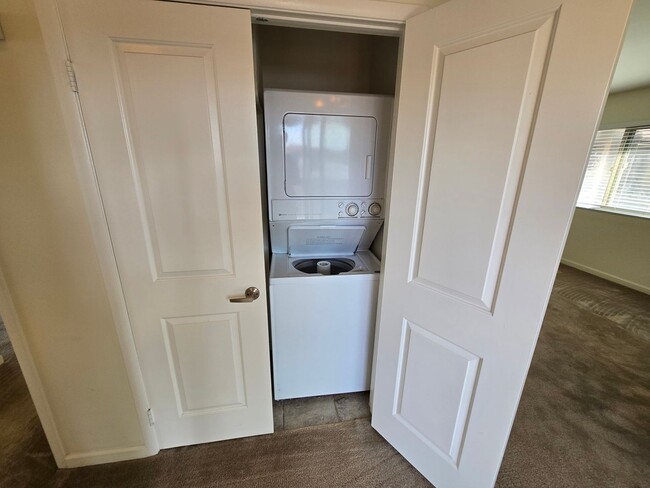 Building Photo - MOVE-IN SPECIAL: 1/2 off 1st month's rent! 2bd 2 ba Condo w/Garage