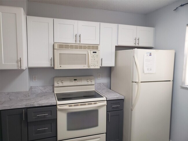 Building Photo - 12252 Royal Palm Blvd