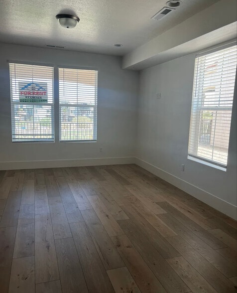 Building Photo - 756 W Sunfire Ln