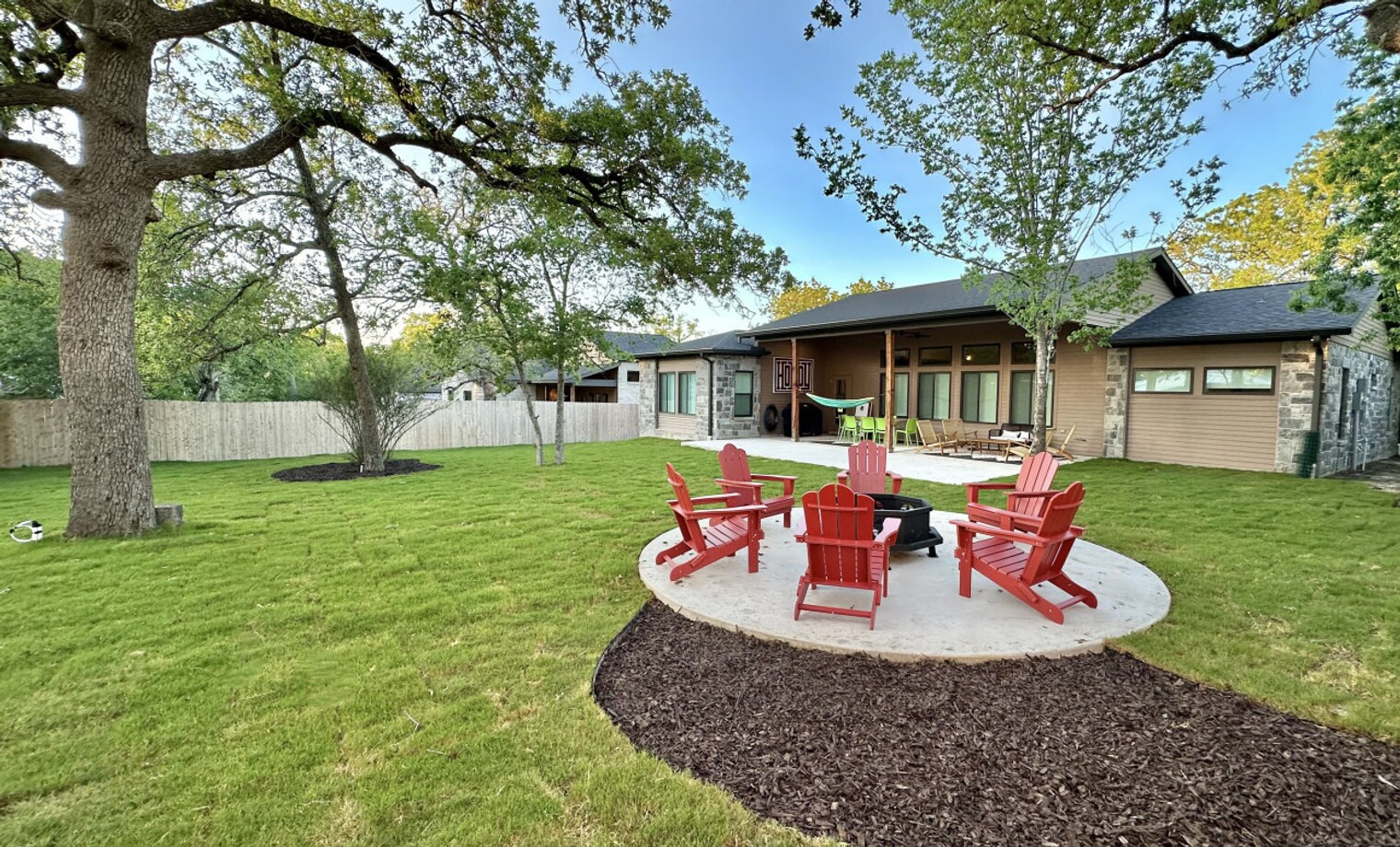 Building Photo - 401 W Brookside Dr