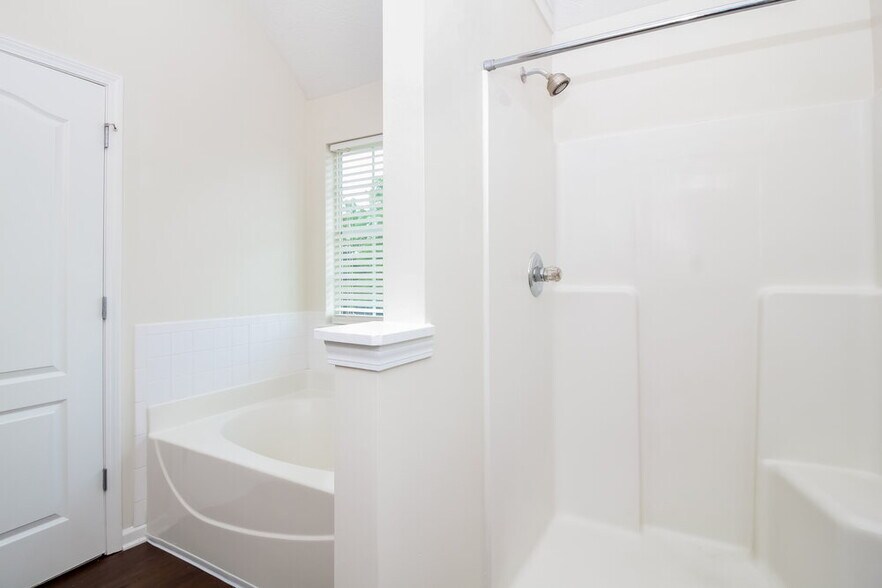 Building Photo - 604 Mohawk Cir