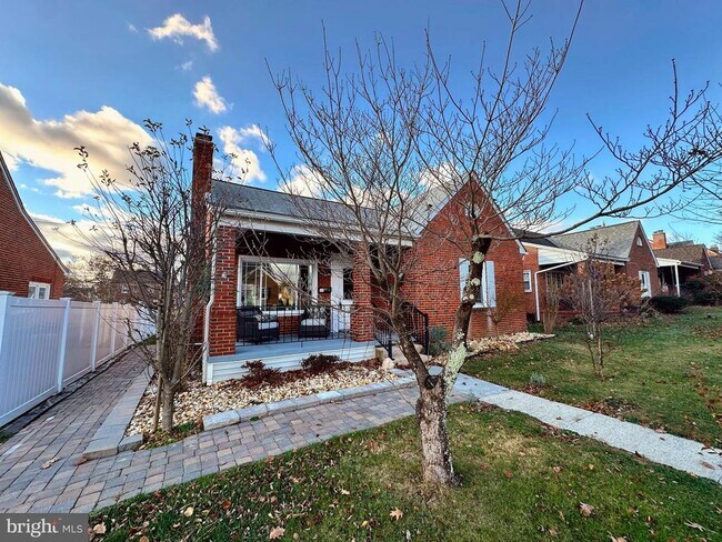 Building Photo - 102 Frederick Ave