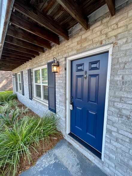 Facade - 276 Fleming Rd
