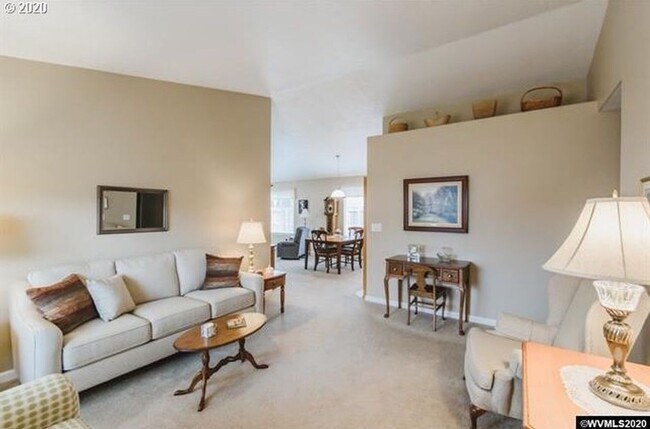 Building Photo - Available Now: Well-kept home on a corner lot in a desired SW neighborhood