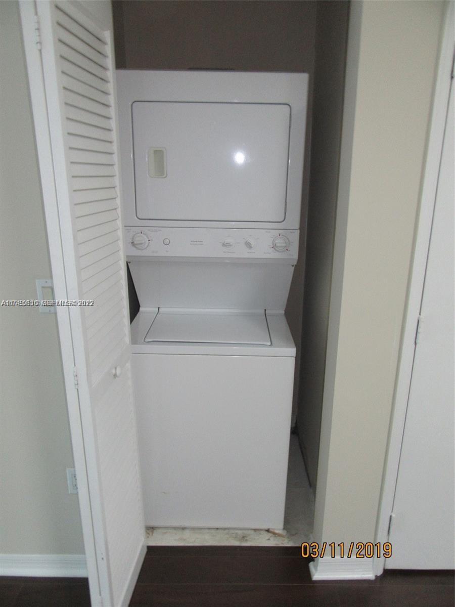 Building Photo - 950 Brickell Bay Dr