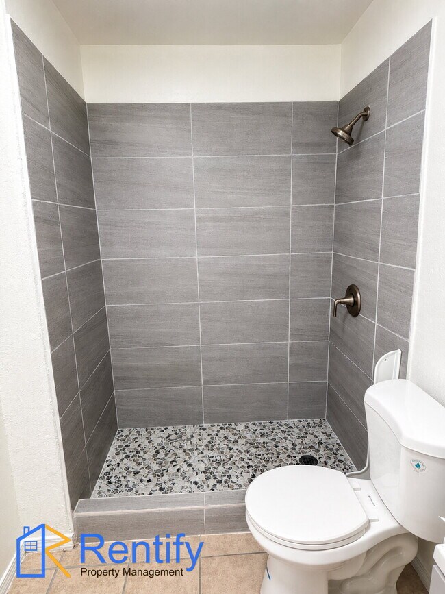 Building Photo - 3-Bed, 2-Bath in North Bakersfield – Only for $1,495