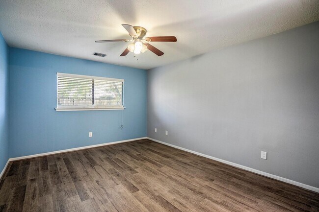 Building Photo - 5211 Roserock Ln