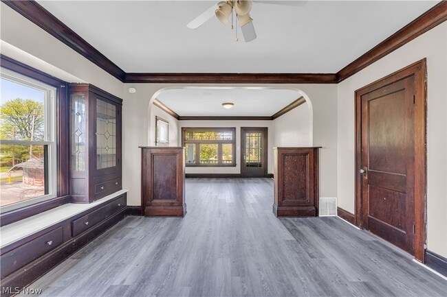 Building Photo - 9404 Cardwell Ave