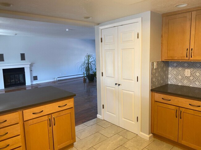 Building Photo - 2523 Claremont Ct NE