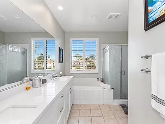 Building Photo - Beautiful Oceanside Home.