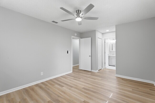 Building Photo - 6766 Londonbridge Ln