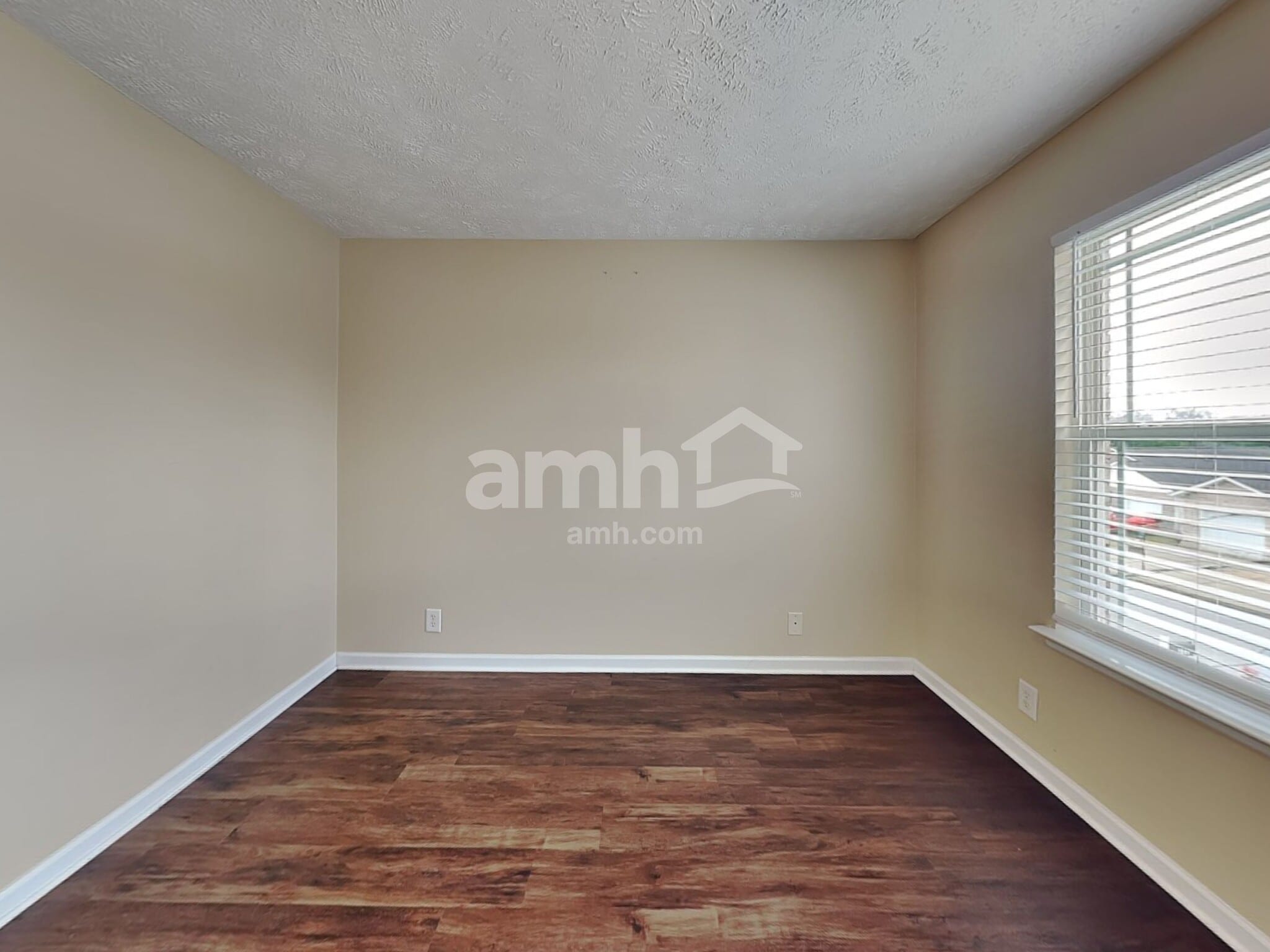 Building Photo - 313 School House Ct