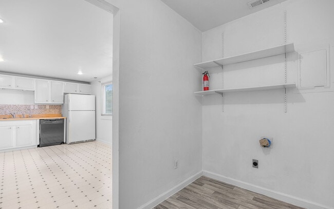Building Photo - 1025 Dool Ct