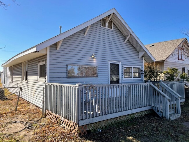 Building Photo - 3 Bedroom 1 Bathroom House