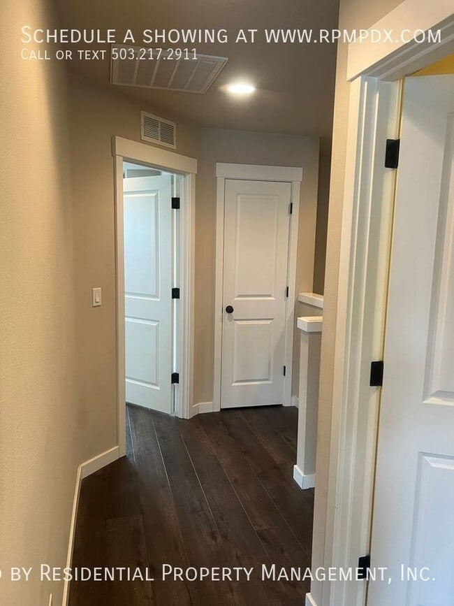 Building Photo - 14075 SW Compass Dr