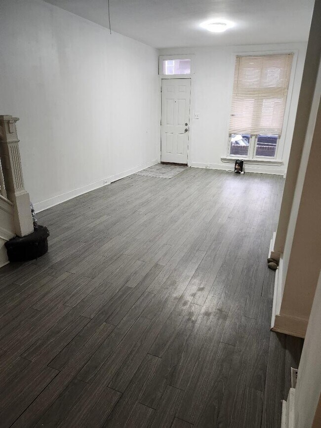 Building Photo - 2134 E Oliver St