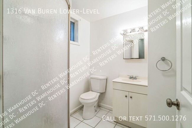 Building Photo - Charming 1 Bd/1Bth Lower Level Apartment i...