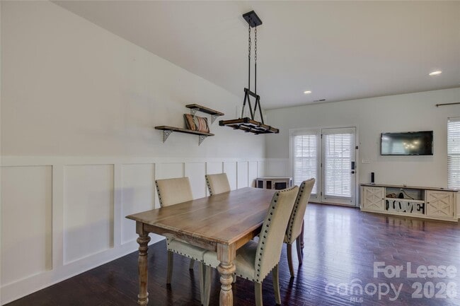 Building Photo - 1731 Evergreen Dr