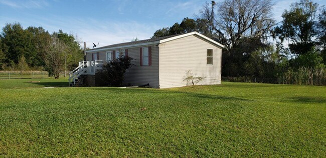Building Photo - 702 Burning Arrow Pl