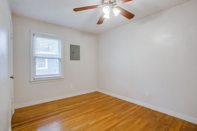 Building Photo - Pre leasing for fall 2026! 4/2 in Tech Terrace