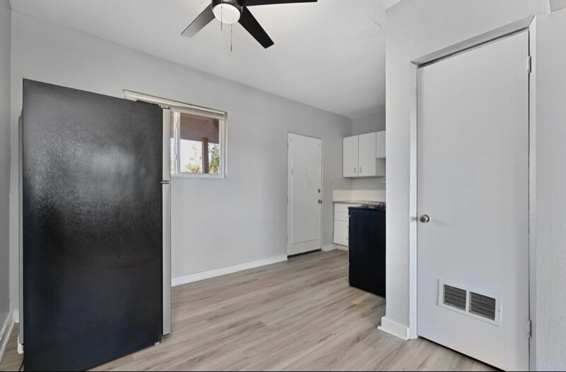 Building Photo - 474 1/2 E Norwich Ave