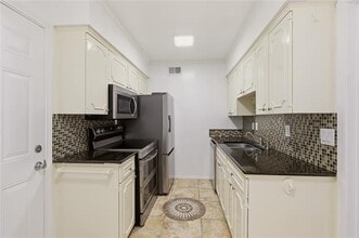 Building Photo - 7937 Royal Ln
