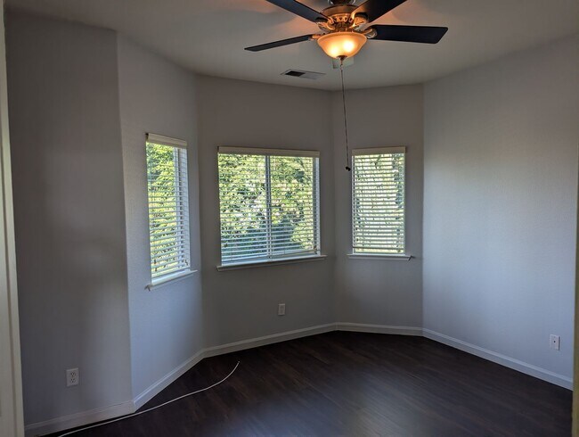 Building Photo - Nice 2 story home with lots of space, close to Fugman Elementary, Copper River and Woodward Park.