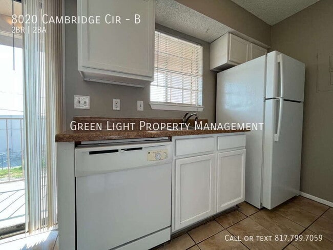 Building Photo - 8020 Cambridge Cir