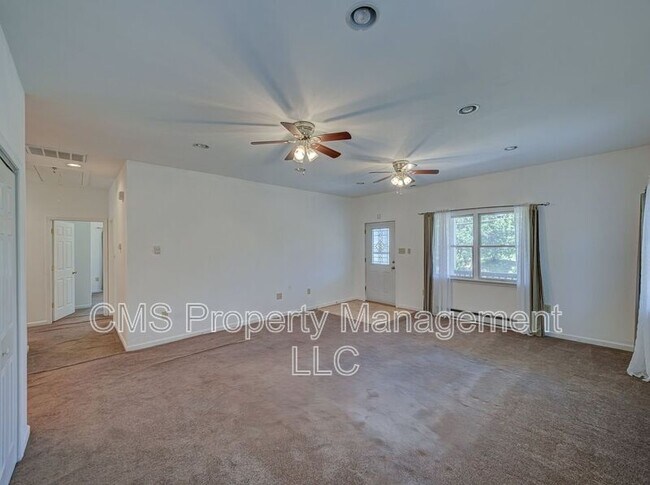 Building Photo - 756 Lakehurst Rd