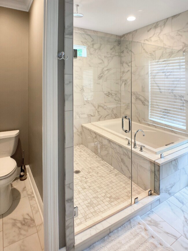 Building Photo - 1612 Auburndale Ave