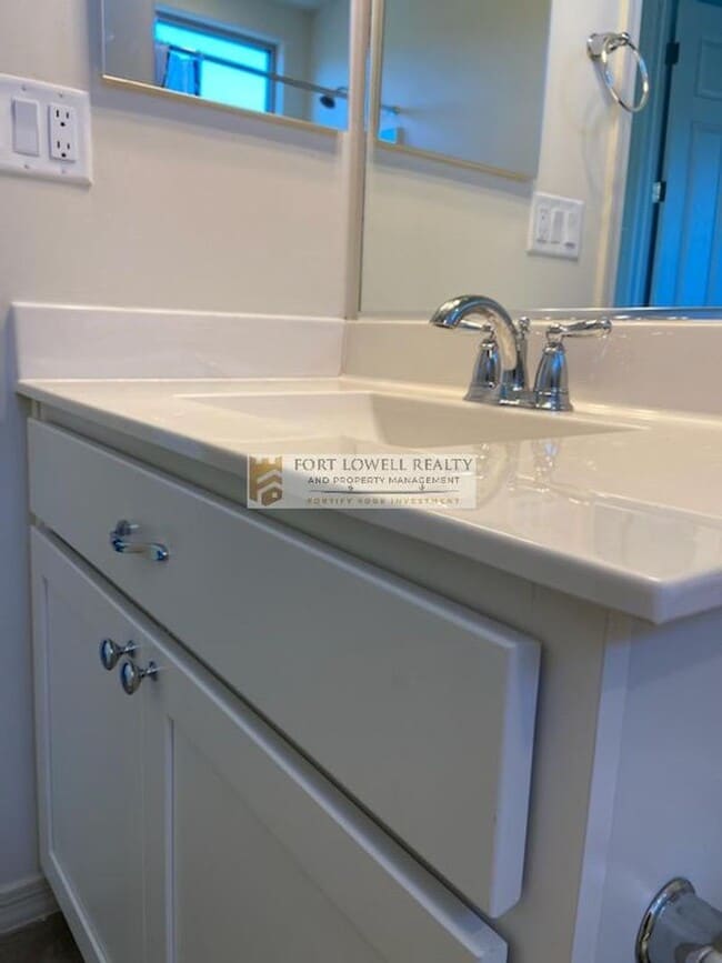 Building Photo - Luxury Living in Oro Valley $2600.