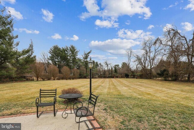 Building Photo - 10605 River Oaks Ln
