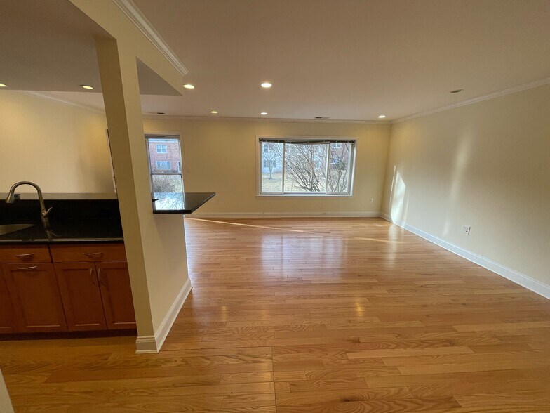 Primary Photo - 302 Paine Ct